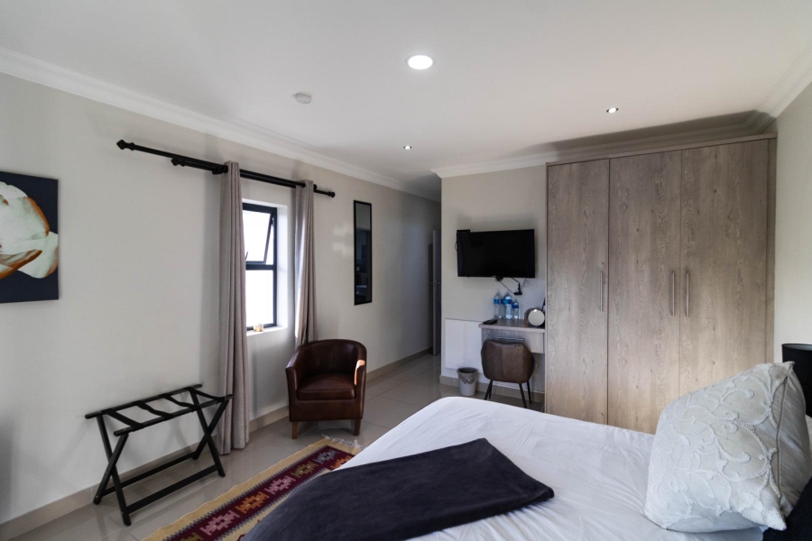 7 Bedroom Property for Sale in Sandbaai Western Cape